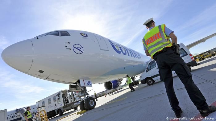 Бортпроводники Lufthansa проведут забастовку до конца года.