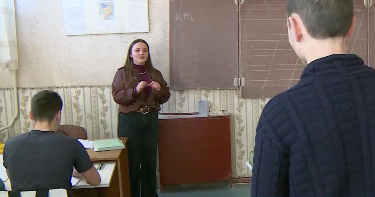 Начинающий учитель математики о зарплате: Она не мотивирует.