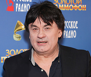 Популярный российский исполнитель Александр Серов прокомментировал слухи о своем сенсационном романе с 17-летней певицей. Фото: ИТАР-ТАСС
