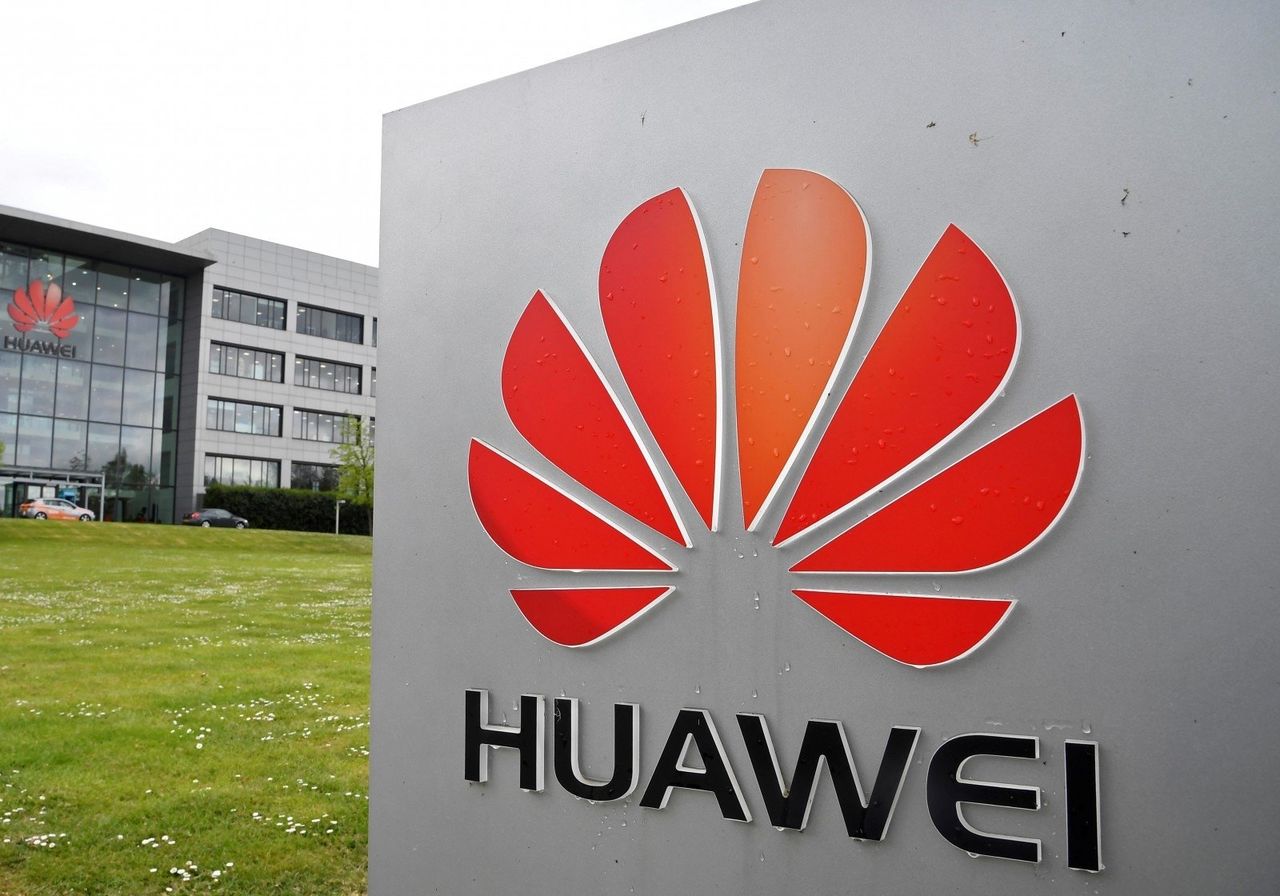 Microsoft приостанавливает сотрудничество с Huawei.