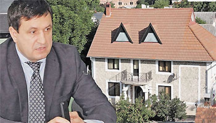 De asemenea, pe numele soţilor Moldovanu mai sunt înscrise două apartamente situate pe strada Trandafirilor.
