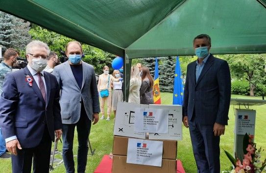 Посольство Франции передало медицинское оборудование кишиневской больнице.