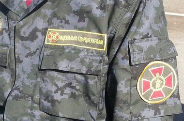 Чиновнику заплатили 230 тыс. грн за победу в тендере на поставку консервов украинским бойцам.