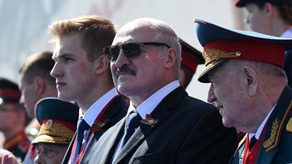 Лукашенко прослезился во время разговора с ветераном.