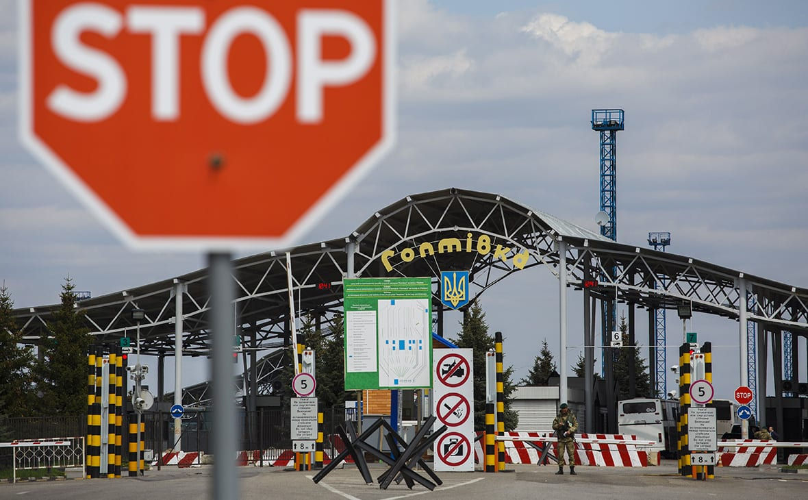 Россия запретила въезд украинцев через большинство третьих стран.