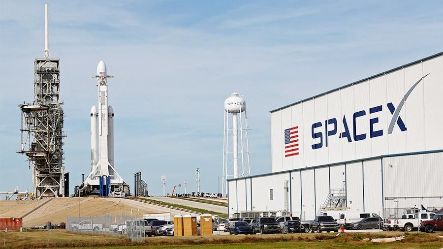 Space X провела в апреле неудачные испытания парашютной системы.