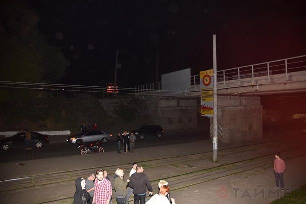 Atacatorii au distrus un segment de cale ferată.