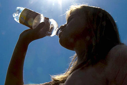 Питьевая вода может помочь в борьбе с ожирением.. Фото: imago stock&amp;people / Globallookpress.com