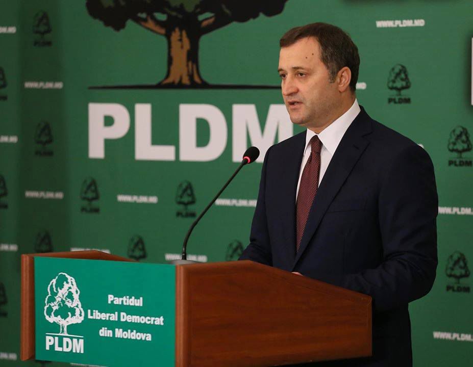Vlad Filat a motivat joi necesitatea modificării Codului Audiovizualului pentru a asigura securitatea informaţională. Foto: moldova24.info