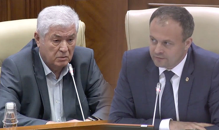 Канду предложил Воронину отложить взаимные нападки в сторону и трудиться на благо Молдовы.