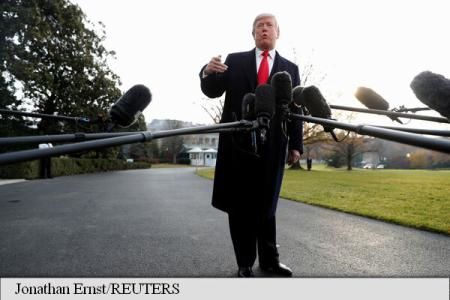 Trump declară că îi pare foarte rău pentru Michael Flynn. Foto: agerpres.ro