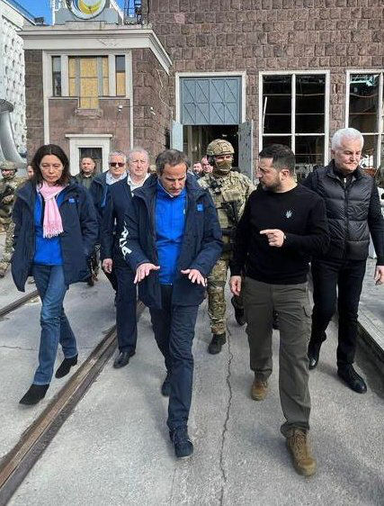 Глава МАГАТЭ вместе с Зеленским осмотрели повреждение Днепровской ГЭС.