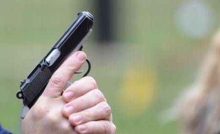 Cinci azeri reţinuţi la Bălţi pentru şantajarea conaţionalilor cu afaceri în Moldova. 