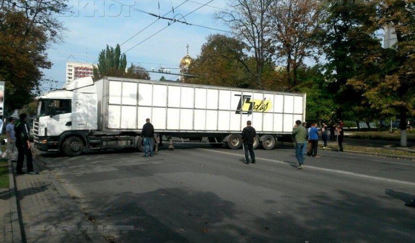 В настоящее время бульвар Штефана чел Маре возле здания Министерства сельского хозяйства и пищевой промышленности перекрыт.