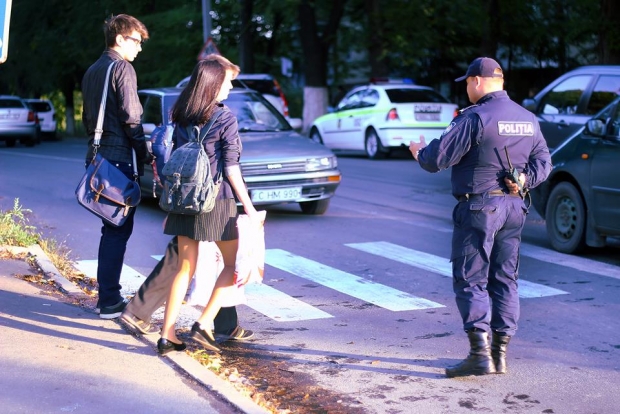 Polițiștii au recomandat șoferilor să nu depășească limita de viteză sau să conducă sub influența alcoolului.