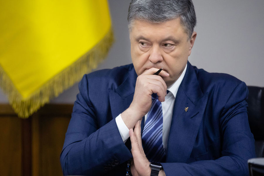 Служба безопасности Украины заподозрила Порошенко в госизмене.