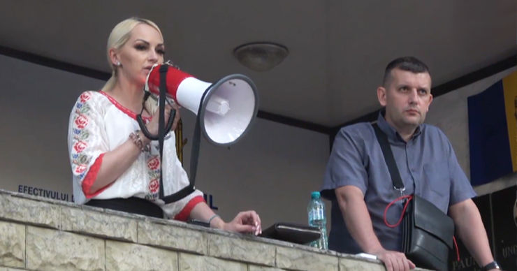 Протестующие - Таубер и Валько: "Для чего мы сюда пришли?!".