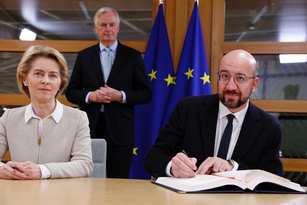 Главы Европейского совета и Еврокомиссии подписали соглашение о Brexit.