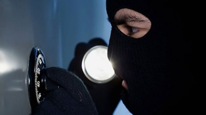 В Гагаузии неизвестные попытались ограбить филиал банка.