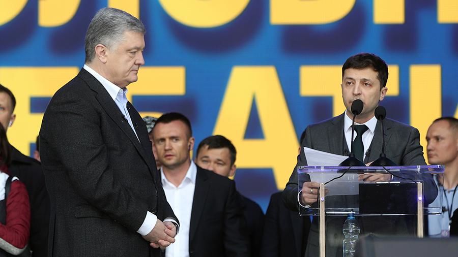 Зеленский пригрозил Порошенко штрафами, если его фитнес-клуб будет нарушать карантин.
