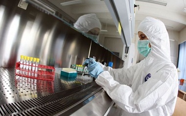 Specialiştii de la Centrulul Național de Sănătate Publică afirmă că principala cauza a apariției și răspândirii infecției este apa contaminată.