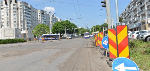 Mâine va fi suspendat traficul rutier în Capitală. Poză simbol: deschide.md