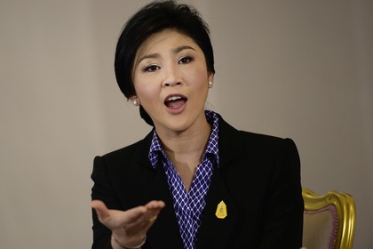 «На этом этапе, когда представители многих слоев противостоят правительству, самое лучшее — это вернуть власть тайскому народу и провести выборы.