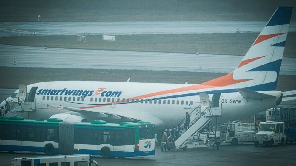Самолет с 155 афганцами прибыл в Берлин: в Германии вновь разгорелись споры о миграции.