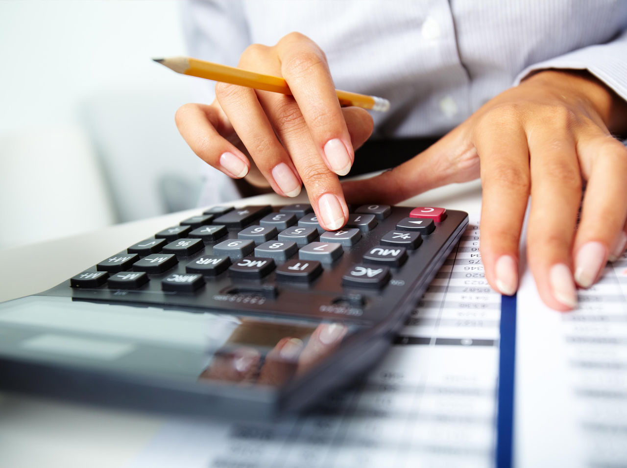 Instituţiile şi întreprinderile de stat utilizează ineficient resursele financiare publice. Foto: immpress.ro