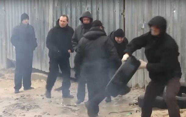 В Киеве активисты и охранники стройки устроили драку.