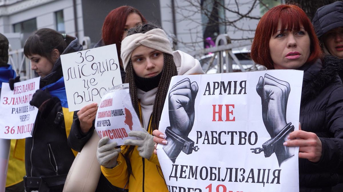 Третий год войны в Украине: жены просят вернуть мужей и учатся защищаться сами.