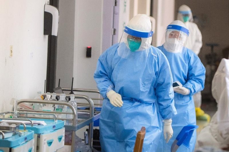После проведения 24000 тестов в понедельник было обнаружено только 93 новых случая вируса.