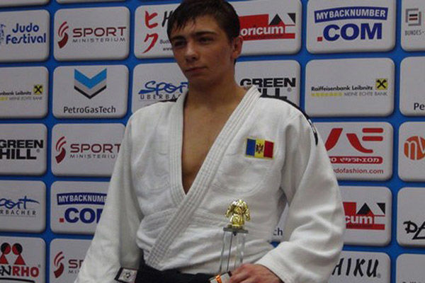 Judocanul moldovean Denis Vieru, eliminat din concurs la Campionatul European de la Varşovia. 
