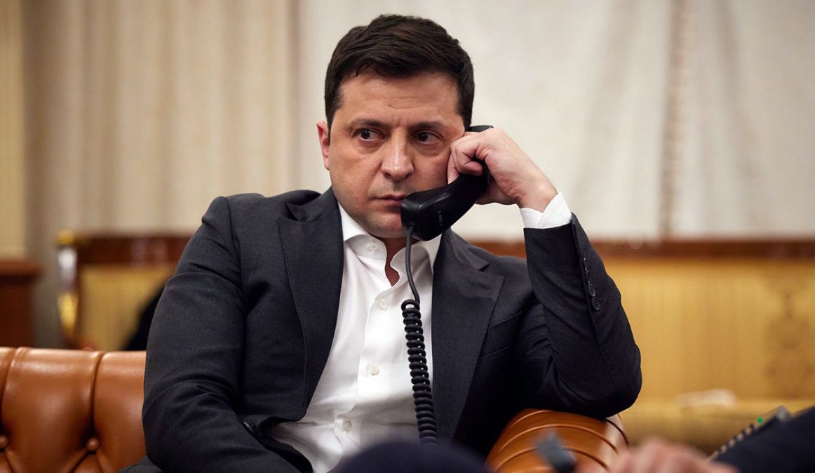 Зеленский с Макроном обсудили обострение на Донбассе и пути "немедленной деэскалации".