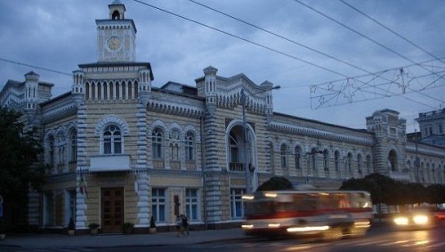 B случаях аренды площадей, принадлежащих муниципалитету, фирма-получатель обязана уплатить определенный процент в бюджет города.