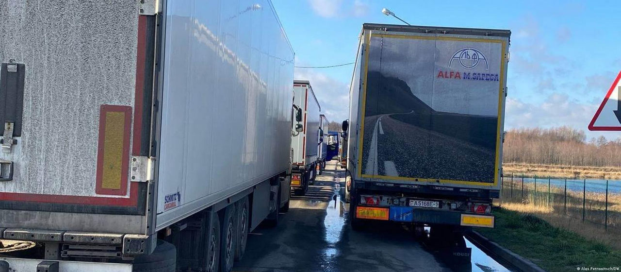 Польша закрывает границу для грузовиков с номерами РФ и РБ.