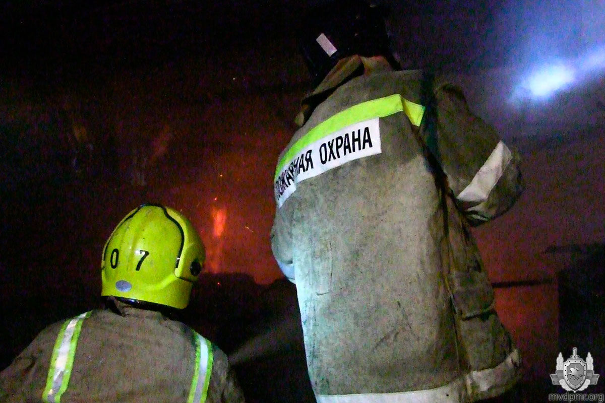 Рыбницким пожарным понадобилось более часа, чтобы ликвидировать возгорание площадью 25 кв. м.