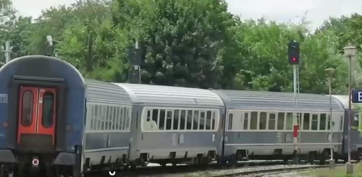 В вагоне румынского поезда пошёл "дождь" из мочи.