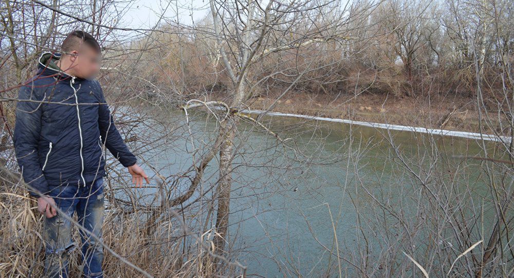 Coletele cu ţigări de contrabandă au fost trecute cu funia peste râul Prut. Foto: ijpfiasi.ro
