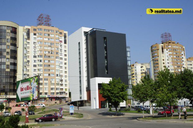 Mai multe curți de la blocurile de locuit din capitală urmează a fi asfaltate, iar pentru aceasta, municipalitatea alocă în acest an 50 de milioane de lei.