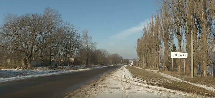 Молодые люди уезжают из молдавских сёл в поисках лучшей жизни.