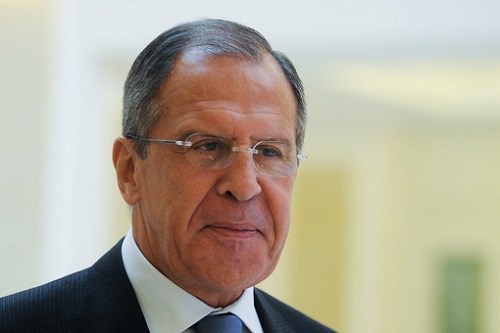 Лавров назвал истерикой реакцию западных стран на отказ Украины подписывать Соглашение об ассоциации с ЕС.