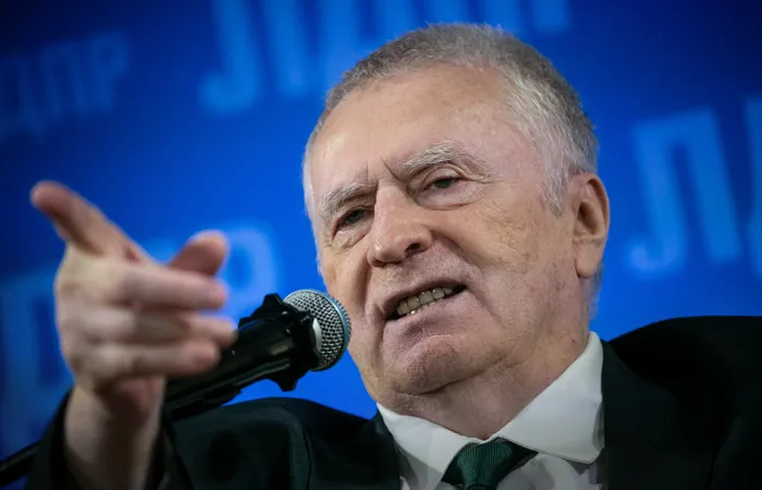 ЛДПР подаст в суд на распространителей фейков о смерти Жириновского.