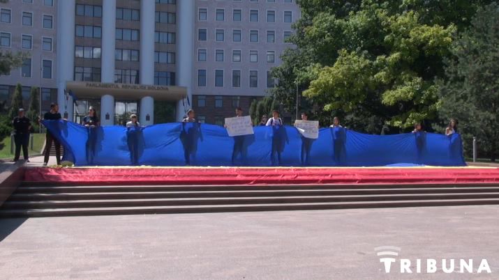 Участники акции скандировали: «Румынский язык – единственный хозяин».