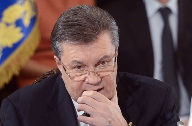Янукович потребовал от главы правительства Николая Азарова привлечь к ответственности чиновников, которые готовили текст соглашения об ассоциации с Евросоюзом.