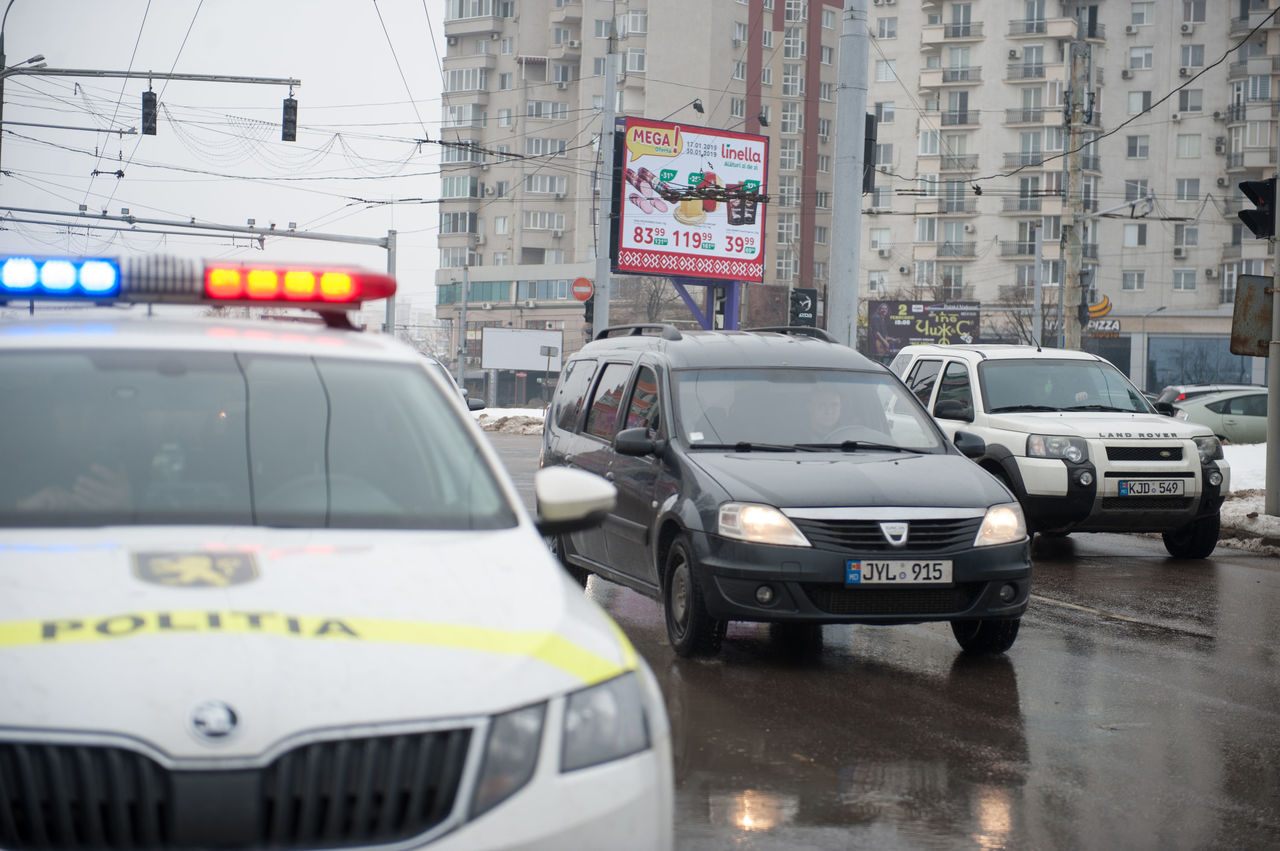В центре столицы произошло ДТП: столкнулись маршрутка и легковушка.