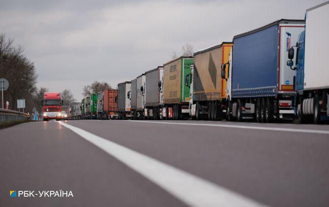 На границе Украины и Польши стоят очереди грузовиков: работает один КПП.