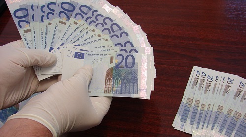 În doar şase luni au fost confiscate în Italia, dar şi în Spania peste 75.000 de bancnote fără valoare, cele mai multe fiind de 20 şi de 50 de euro.