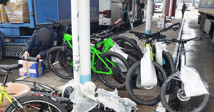 Водитель автобуса пытался незаконно ввезти в страну товаров на 200 000 леев.
