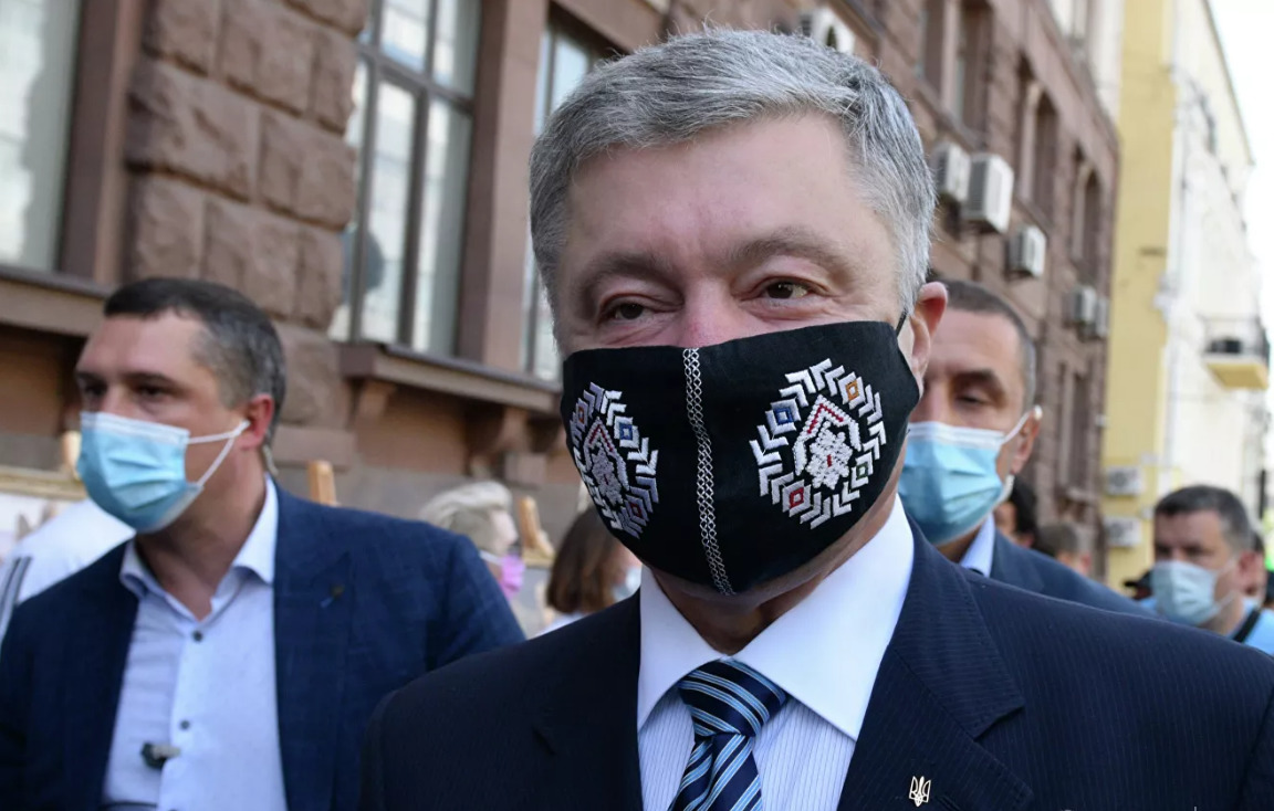 Начался допрос бывшего главы государства Петра Порошенко.